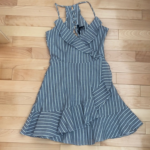 Forever 21 ruffle dress size small - Picture 2 of 4